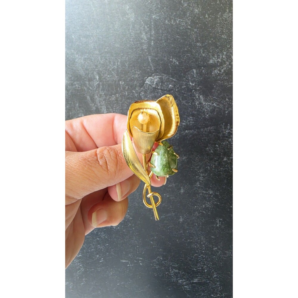 Floral Faux Pearl & Green Stone Gold Tone Metal Brooch Vintage Costume Jewelry